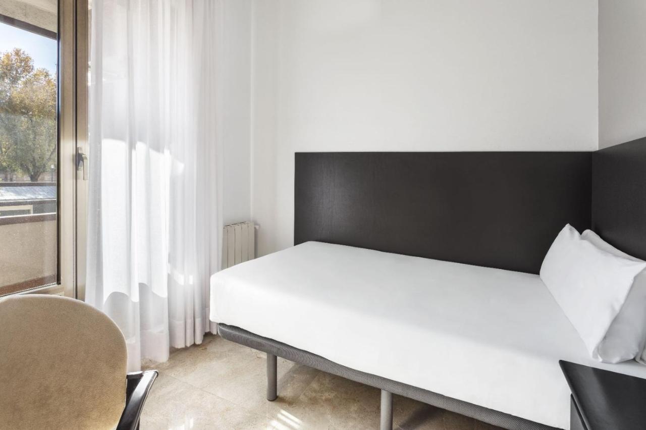 Hotel Victoria Valdemoro Kültér fotó