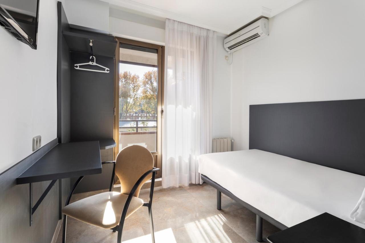 Hotel Victoria Valdemoro Kültér fotó