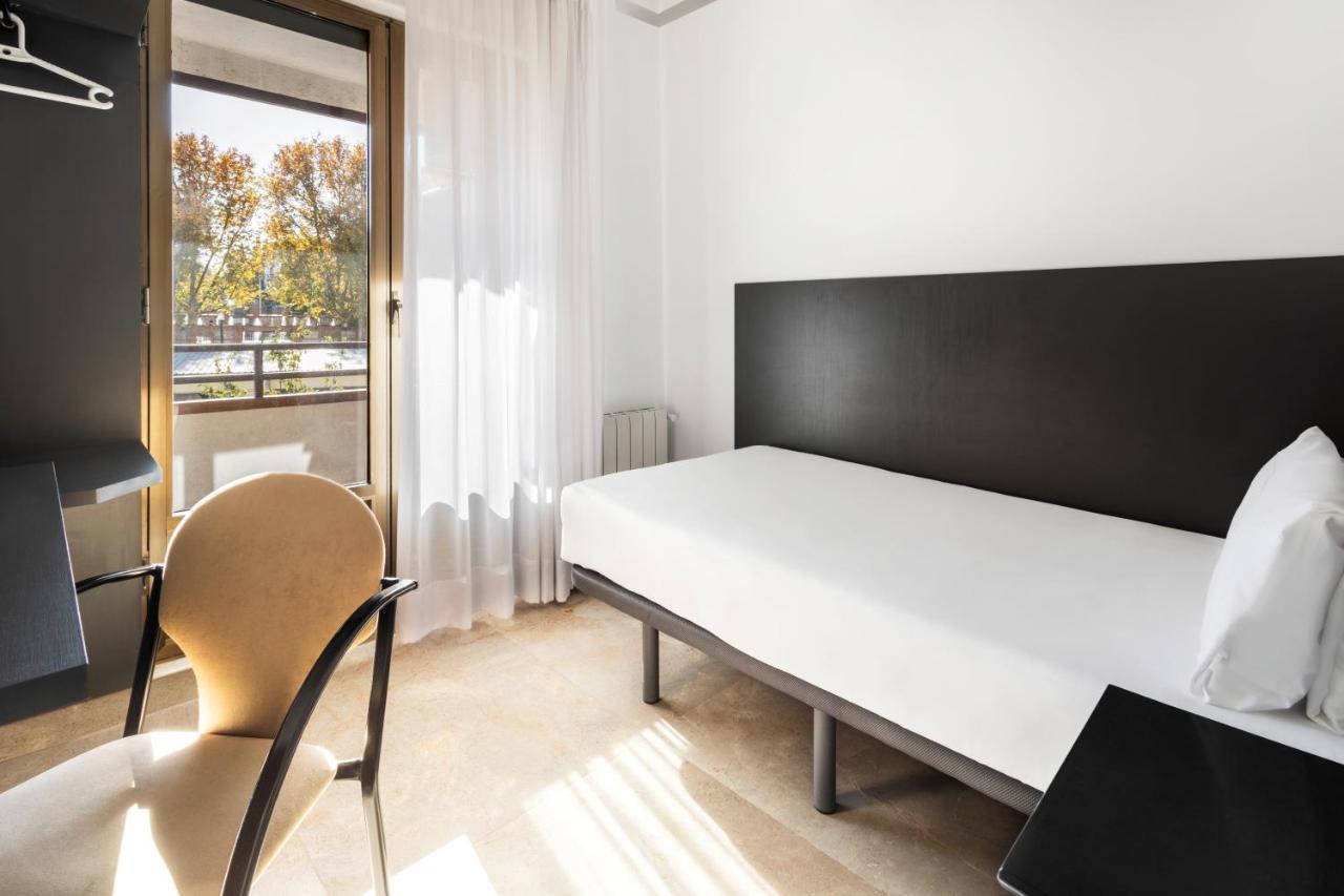 Hotel Victoria Valdemoro Kültér fotó