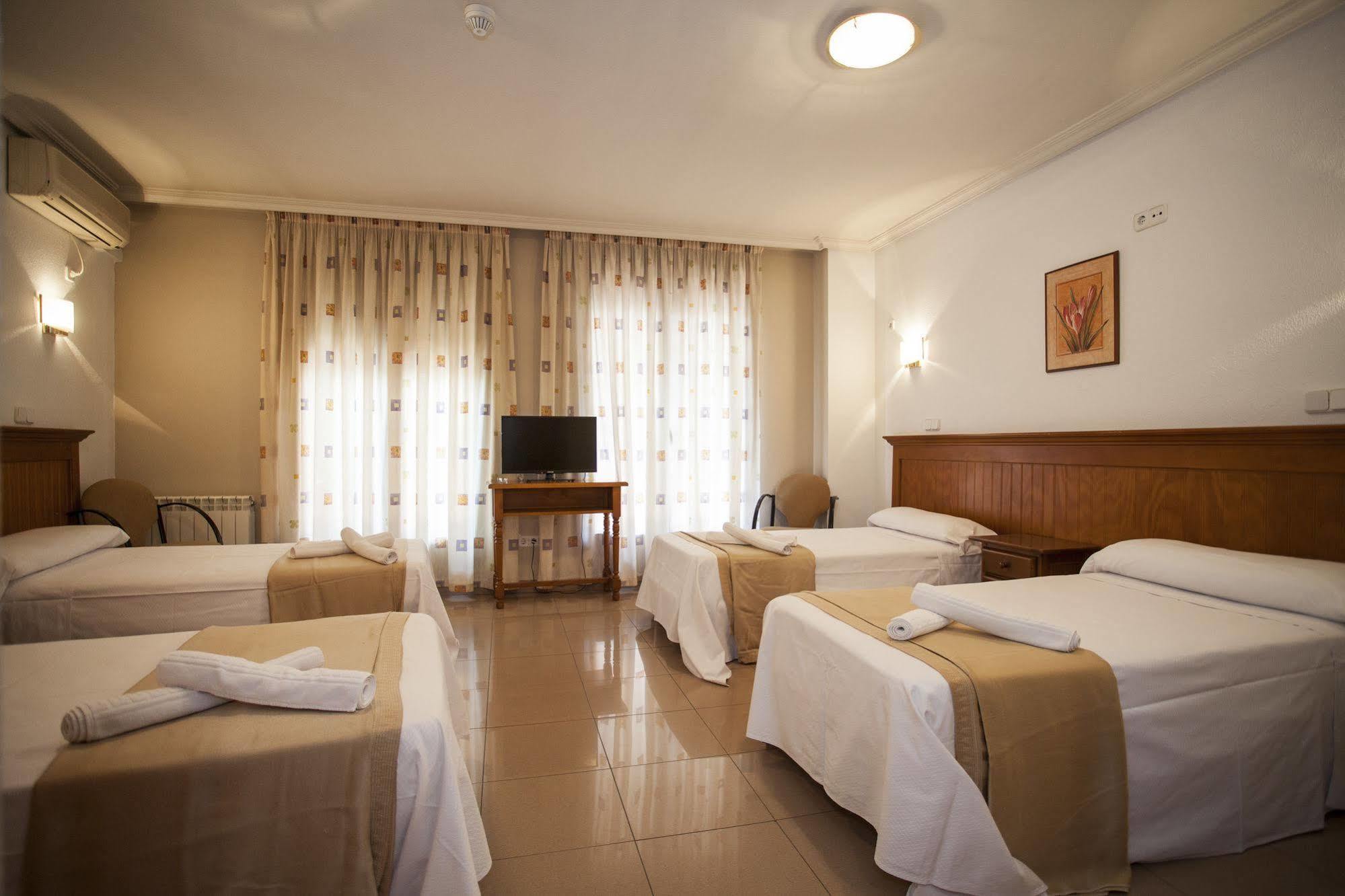 Hotel Victoria Valdemoro Kültér fotó