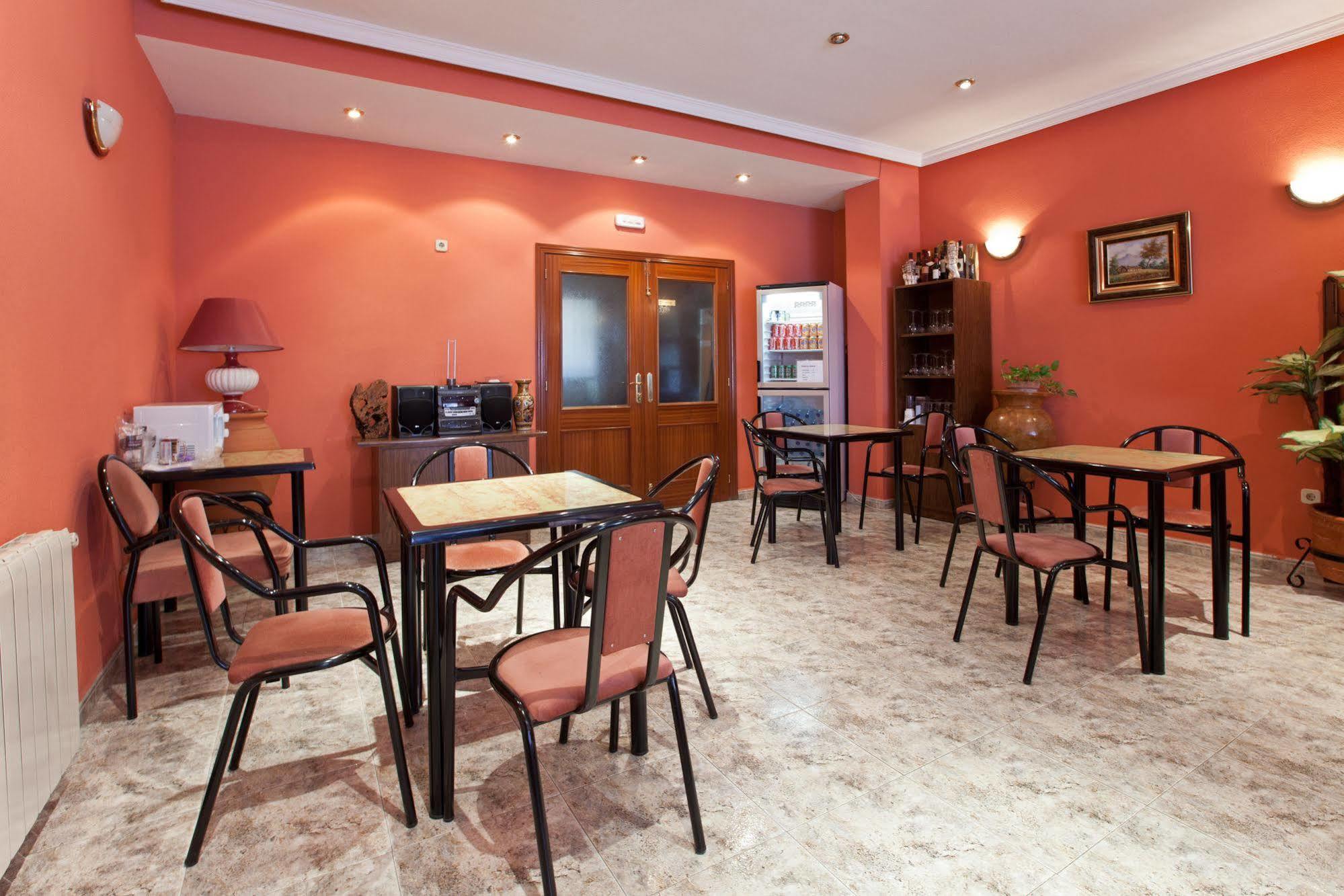 Hotel Victoria Valdemoro Kültér fotó